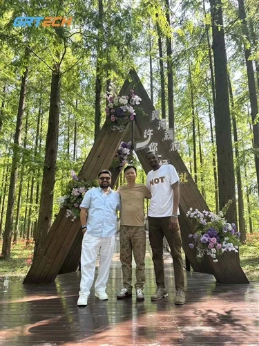 Visita al parco forestale di Huanghai con i partner Grtech dall'India e dalla Guinea insieme